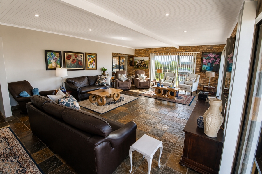 5 Bedroom Property for Sale in Wavecrest Eastern Cape